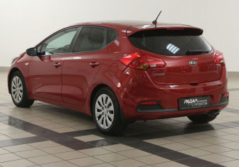 Подержанный автомобиль Kia Ceed Hatchback 2013 года (2 фото)