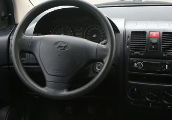 Подержанный автомобиль Hyundai Getz 2004 года (14 фото)