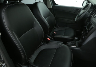 Подержанный автомобиль Skoda Yeti 2017 года (10 фото)