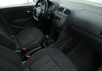 Подержанный автомобиль Volkswagen Polo Sedan 2016 года (9 фото)