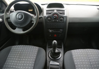 Подержанный автомобиль Renault Megane Sedan 2007 года (12 фото)