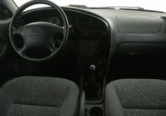 Подержанный автомобиль Kia Spectra Sedan 2008 года (12 фото)