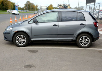 Подержанный автомобиль Volkswagen Golf Plus 2008 года (8 фото)