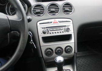 Подержанный автомобиль Peugeot 308 Wagon 2008 года (16 фото)