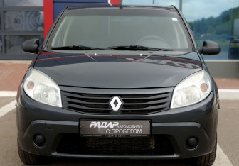 Подержанный автомобиль Renault Sandero 2010 года (2 фото)