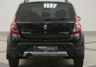 Подержанный автомобиль Renault Sandero 2011 года (3 фото)