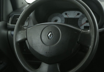 Подержанный автомобиль Renault Symbol 2008 года (16 фото)