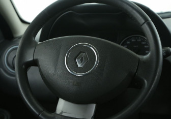 Подержанный автомобиль Renault Duster 2012 года (16 фото)