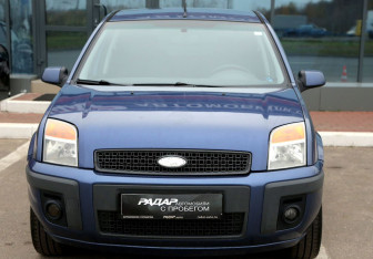 Подержанный автомобиль Ford Fusion 2006 года (2 фото)