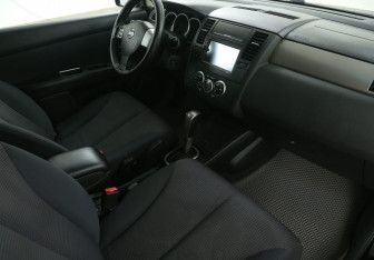 Подержанный автомобиль Nissan Tiida Hatchback 2007 года (9 фото)