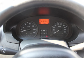 Подержанный автомобиль Renault Logan Sedan 2008 года (11 фото)
