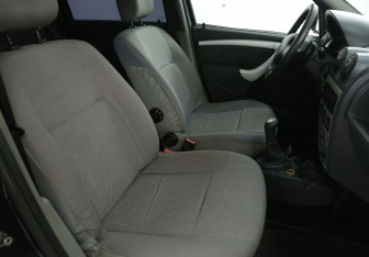Подержанный автомобиль Renault Logan Sedan 2007 года (10 фото)