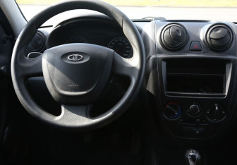 Подержанный автомобиль LADA (ВАЗ) Granta Sedan 2013 года (14 фото)