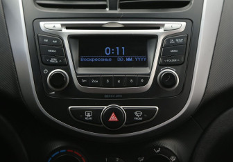 Подержанный автомобиль Hyundai Solaris Hatchback 2015 года (13 фото)