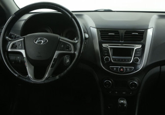 Подержанный автомобиль Hyundai Solaris Sedan 2014 года (14 фото)
