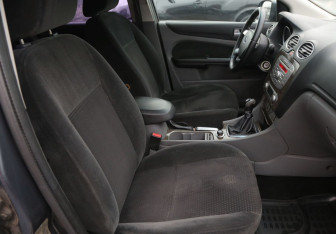 Подержанный автомобиль Ford Focus Hatchback 2008 года (10 фото)