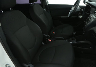 Подержанный автомобиль Kia Rio Sedan 2017 года (10 фото)
