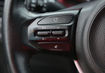 Подержанный автомобиль Kia Rio Hatchback 2020 года (22 фото)