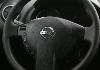 Подержанный автомобиль Nissan Qashqai 2013 года (16 фото)