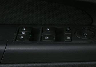 Подержанный автомобиль Opel Zafira Compactvan 2007 года (17 фото)