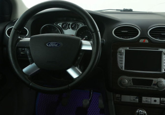 Подержанный автомобиль Ford Focus Hatchback 2008 года (14 фото)