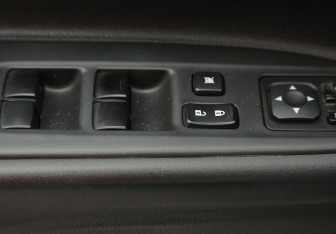 Подержанный автомобиль Mitsubishi Outlander 2012 года (17 фото)