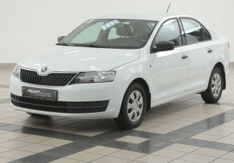 Подержанный автомобиль Skoda Rapid Liftback 2015 года (8 фото)