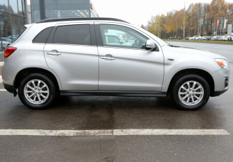 Подержанный автомобиль Mitsubishi ASX 2013 года (7 фото)