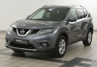 Подержанный автомобиль Nissan X-Trail 2015 года (8 фото)
