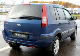 Подержанный автомобиль Ford Fusion 2008 года (6 фото)