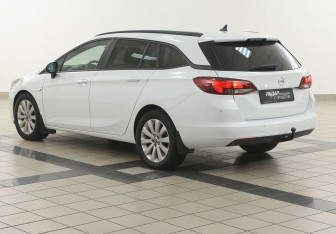 Подержанный автомобиль Opel Astra Wagon 2018 года (2 фото)