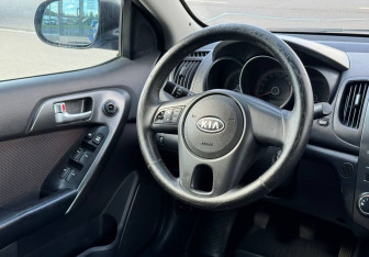 Подержанный автомобиль Kia Cerato Sedan 2010 года (17 фото)