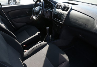 Подержанный автомобиль Renault Sandero 2019 года (9 фото)