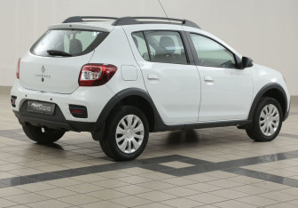 Подержанный автомобиль Renault Sandero 2020 года (4 фото)