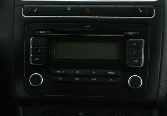 Подержанный автомобиль Volkswagen Polo Sedan 2011 года (13 фото)