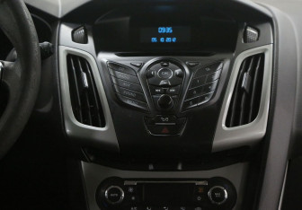 Подержанный автомобиль Ford Focus Wagon 2012 года (10 фото)