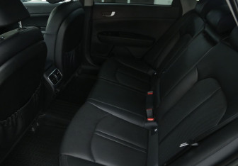 Подержанный автомобиль Kia Optima Sedan 2019 года (14 фото)