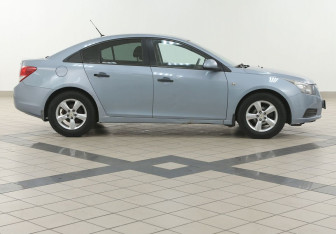 Подержанный автомобиль Chevrolet Cruze Sedan 2010 года (5 фото)