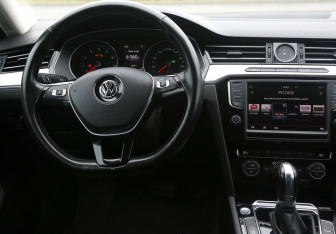 Подержанный автомобиль Volkswagen Passat Sedan 2015 года (32 фото)