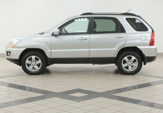Подержанный автомобиль Kia Sportage 2010 года (7 фото)