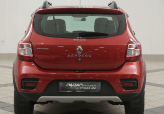 Подержанный автомобиль Renault Sandero 2018 года (3 фото)