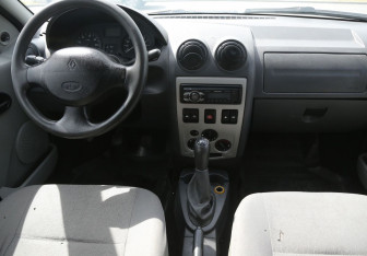 Подержанный автомобиль Renault Logan Sedan 2008 года (12 фото)