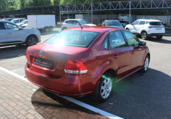 Подержанный автомобиль Volkswagen Polo Sedan 2012 года (7 фото)