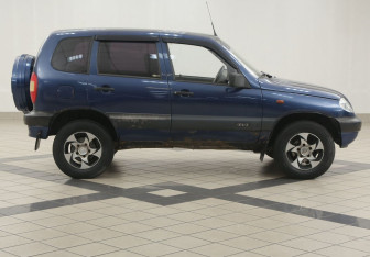 Подержанный автомобиль Chevrolet Niva 2007 года (5 фото)