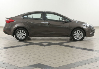 Подержанный автомобиль Kia Cerato Sedan 2015 года (5 фото)