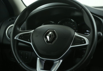 Подержанный автомобиль Renault Sandero 2021 года (16 фото)