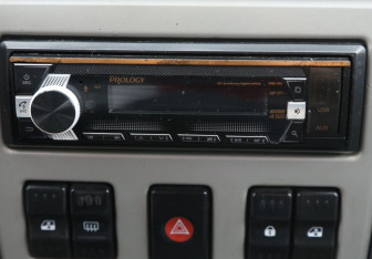 Подержанный автомобиль Renault Logan Sedan 2005 года (15 фото)