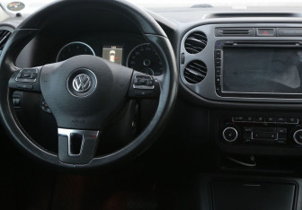 Подержанный автомобиль Volkswagen Tiguan 2011 года (14 фото)