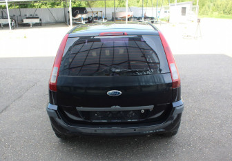 Подержанный автомобиль Ford Fusion 2006 года (6 фото)