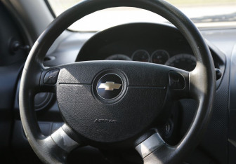 Подержанный автомобиль Chevrolet Aveo Sedan 2006 года (16 фото)